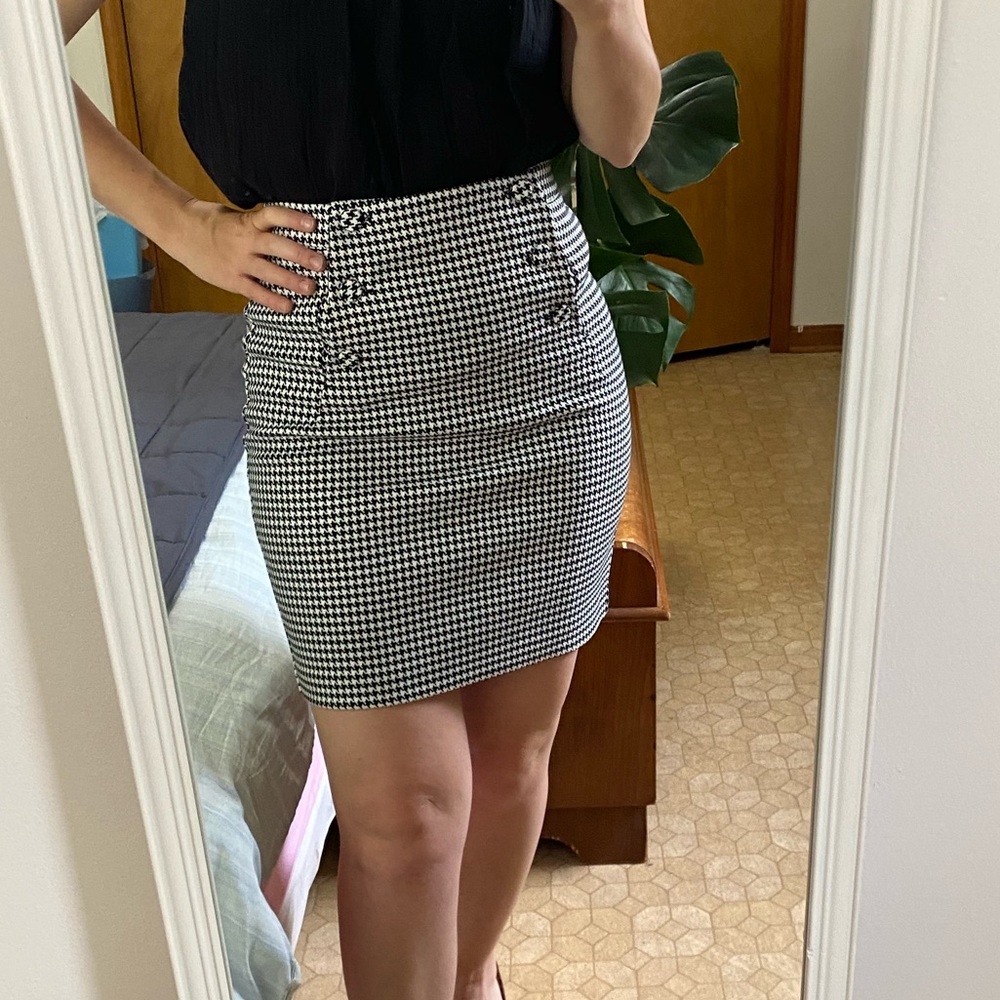 H&M Houndstooth Pencil Skirt, Size 4